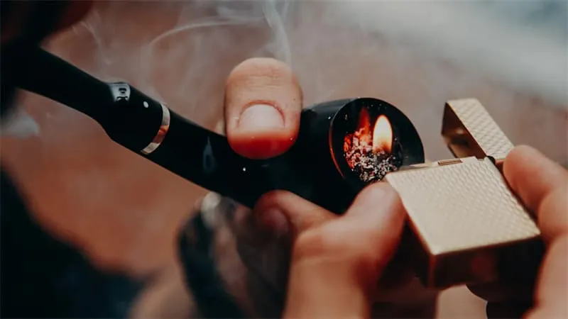 ヘアアイロンでシガーに火をつける方法