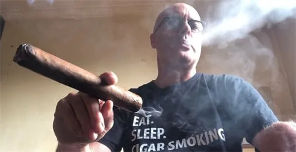 シガーの煙を吸い込んだらどうなりますか2