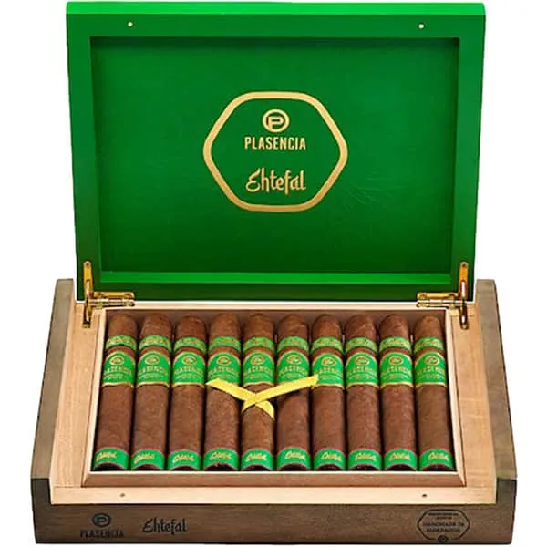 plasencia ehtefal world cup cigar 2022 fifa3