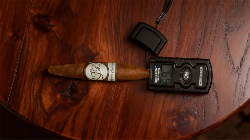 Bovedaアクリルヒュミドール レビュー・テスト後のシガー