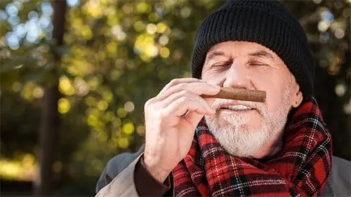 シガーが乾燥しているか、湿りすぎているかの見分け方-5