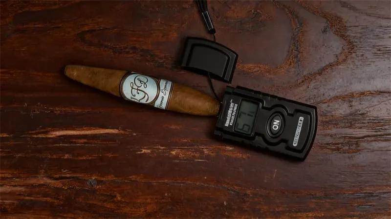 Bovedaアクリルヒュミドール レビュー・テスト前のシガー