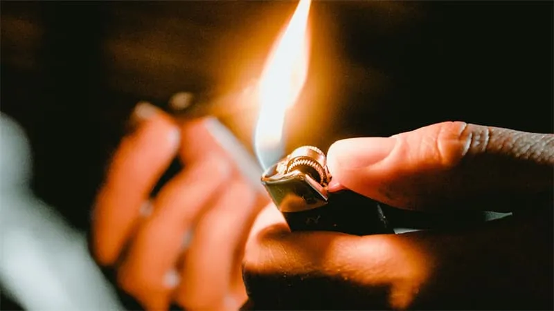 アイロンでシガーに火をつける方法