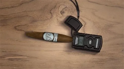 シガーが乾燥しているか、湿りすぎているかの見分け方-2