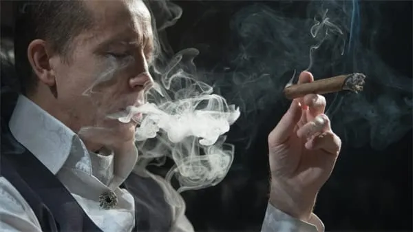 シガーの煙を吸い込んだらどうなりますか