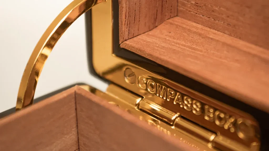 完璧なシガー保管のためのヒュミドールの使い方